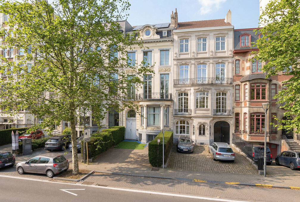 Appartementsgebouw te koop in Etterbeek