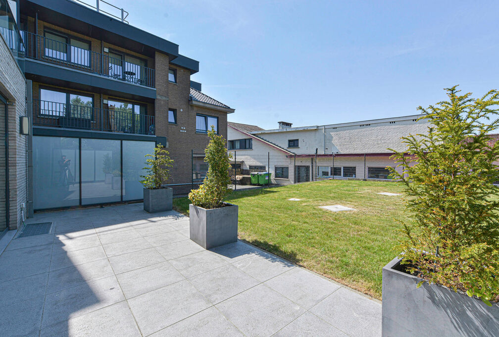 Commercial groundfloor for rent in Wezembeek-Oppem