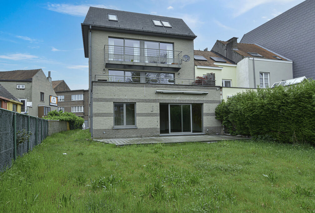 Commercial groundfloor for rent in Woluwe-Saint-Pierre