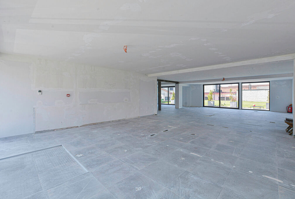 Commercieel gelijkvloers te huur in Wezembeek-Oppem