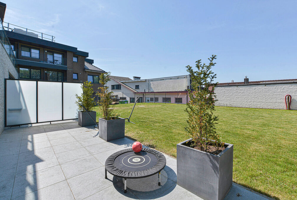 Commercieel gelijkvloers te huur in Wezembeek-Oppem