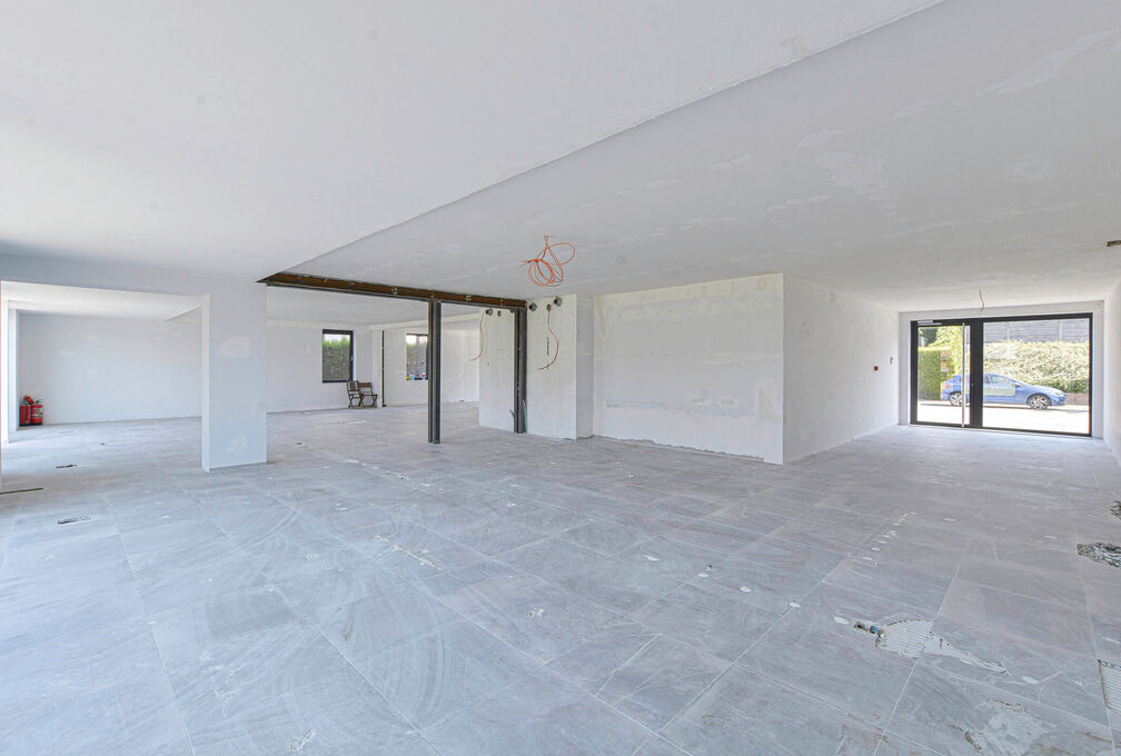 Commercieel gelijkvloers te huur in Wezembeek-Oppem