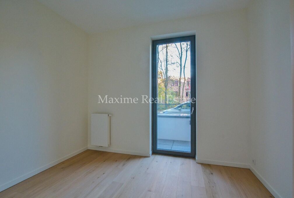 Gelijkvloerse verd. + tuin te huur in Elsene