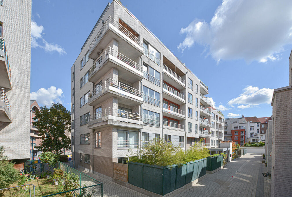 Gelijkvloerse verd. + tuin te koop in Elsene