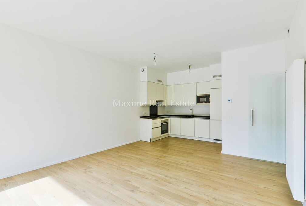 Gelijkvloerse verdieping te huur in Auderghem