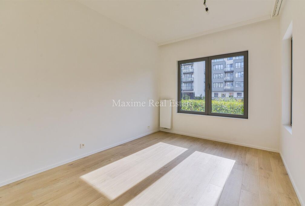 Ground floor for rent in Auderghem