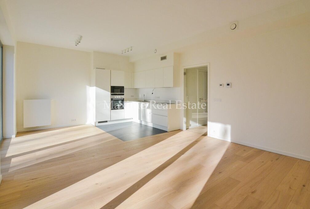 Ground floor with garden for rent in Elsene