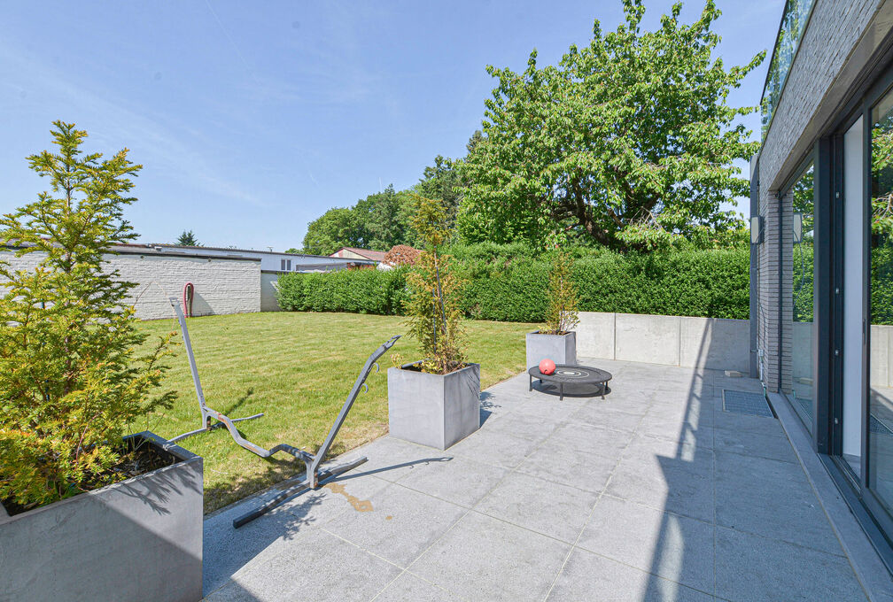 Rez commercial à louer à Wezembeek-Oppem