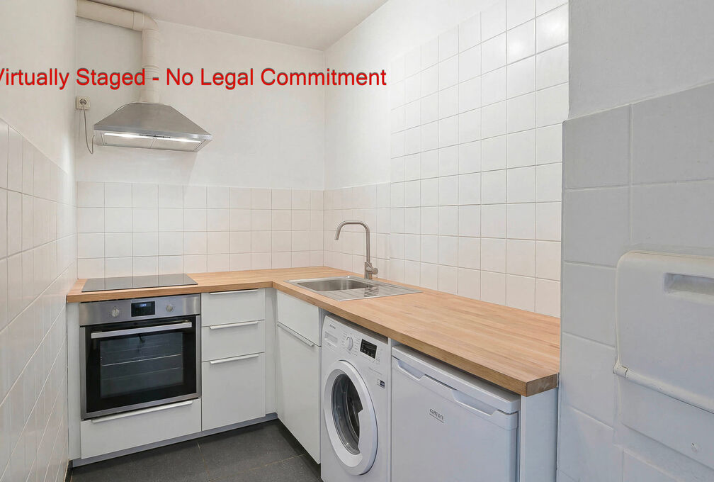 Maxime Real Estate vous propose un studio bien entretenu.

Id&eacute;alement situ&eacute; entre le Stade Fallon et Stockel, &agrave; proximit&eacute; des transports en commun, &eacute;coles, commerces, ...

Ce joli studio de +/-33m&sup2; (selon PEB) se trouve au 7e et dernier &eacute;tage, et s