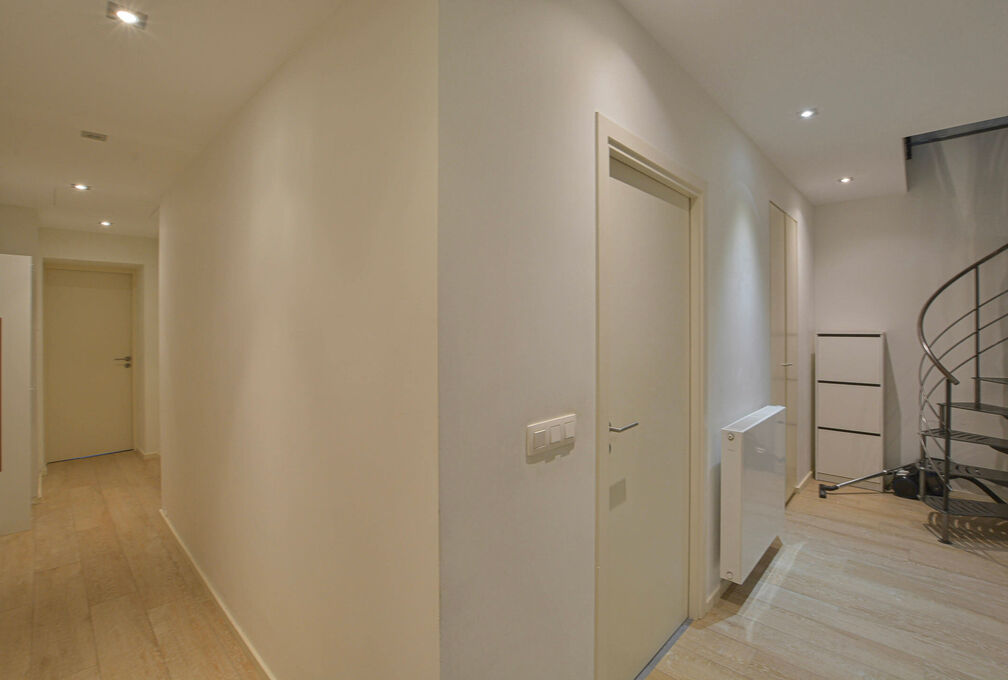 Triplex for rent in Elsene