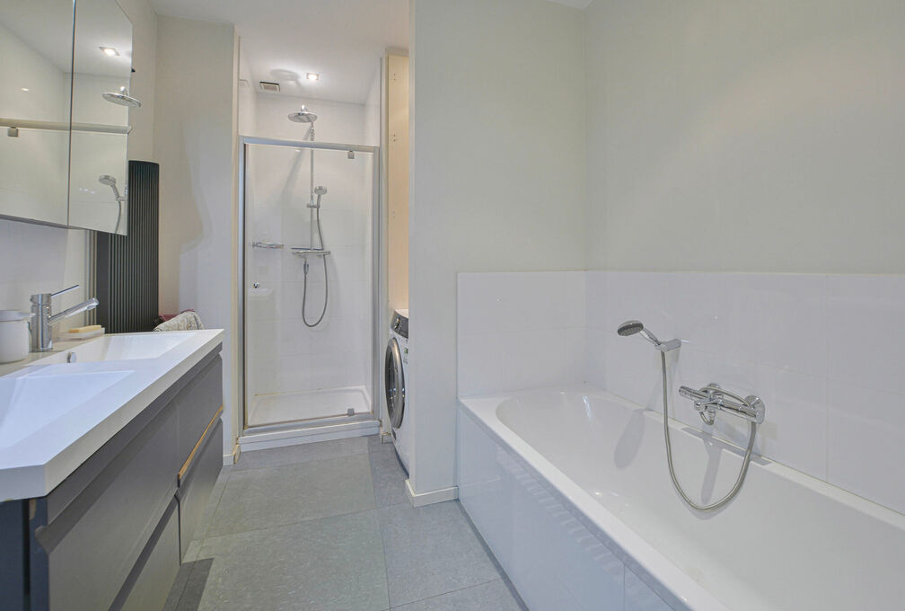 Triplex for rent in Elsene